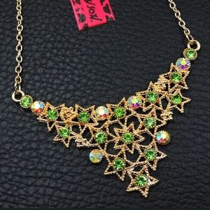 Betsey Johnson green crystal rhinestone star necklace